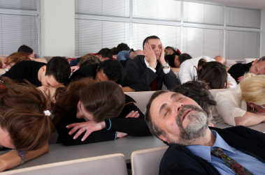 Meeting fatigue: защо твърде многото срещи убиват продуктивността